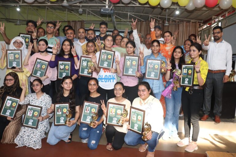 Read more about the article Felicitation Ceremony of Class 12th Position Holders At SP Smart School